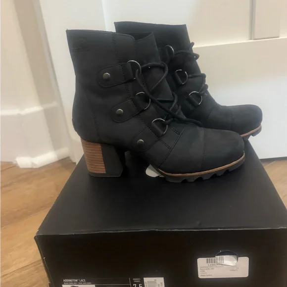 Sorel Addington Lace-Up waterproof leather boots in black. - Picture 3 of 5